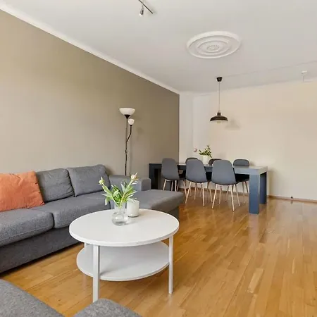 In The Middle Of Apartamento